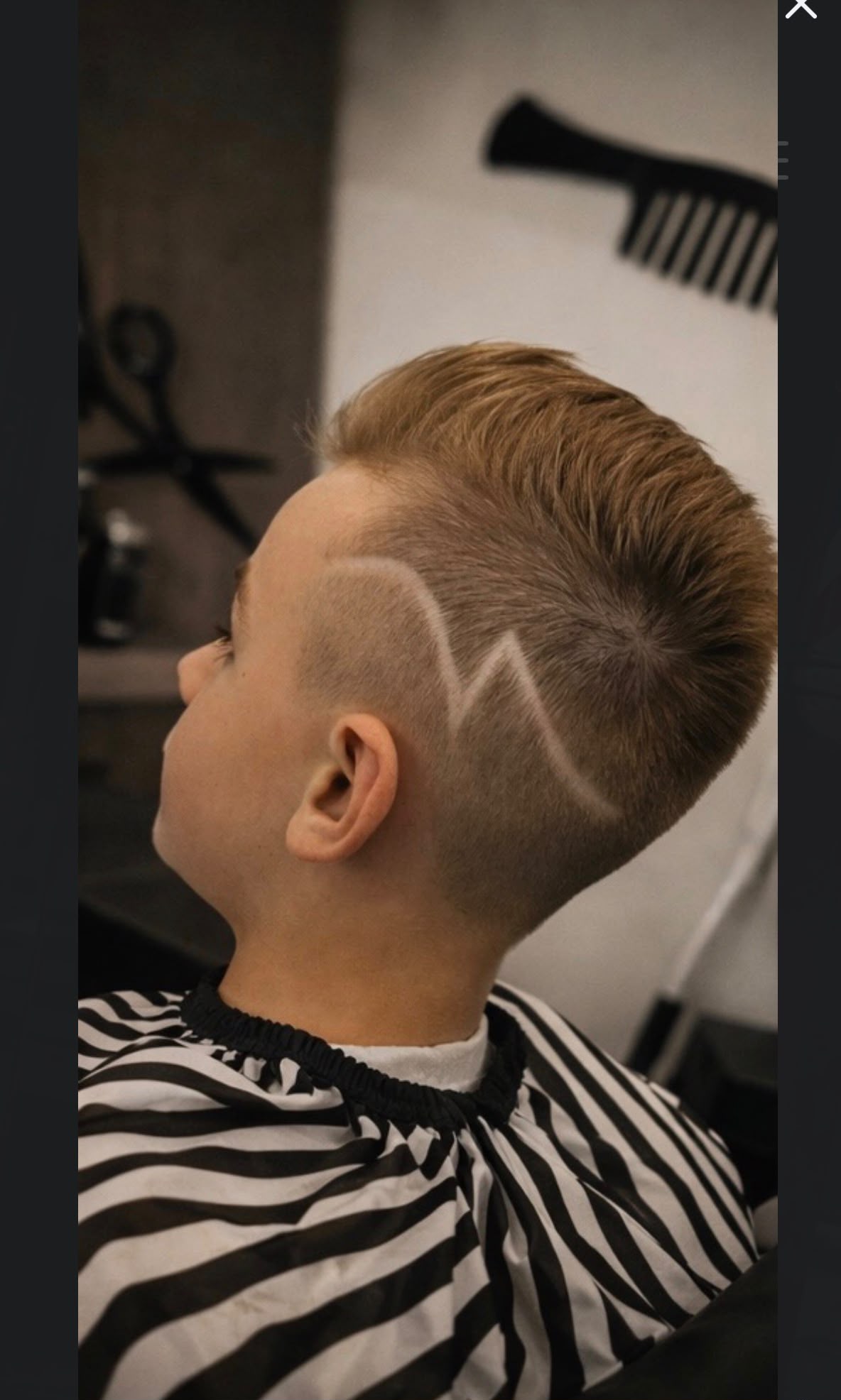 Kinderhaarschnitt mit Hair-Tattoo-Linie