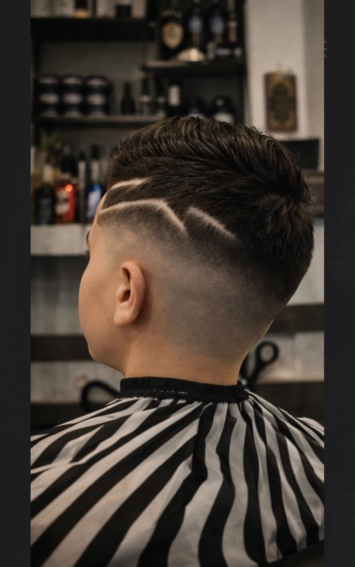 Skin Fade mit Hair Tattoo